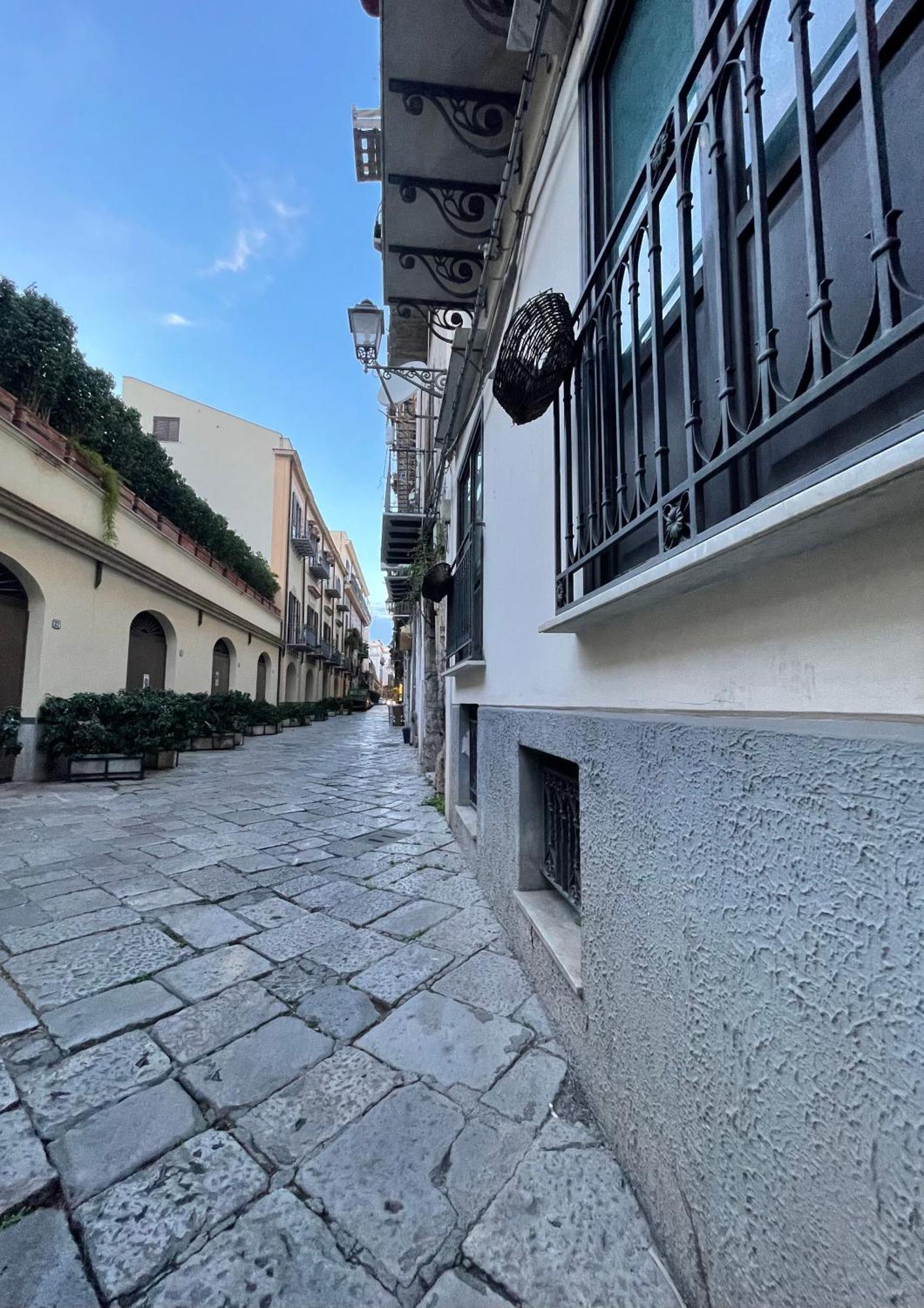 Hola House Alla Kalsa Palermo Bagian luar foto